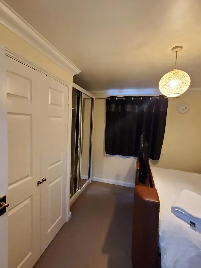 Lovely 2 Bed Flat/Apt In East London- Nice Estate. Dagenham 0*,  United Kingdom