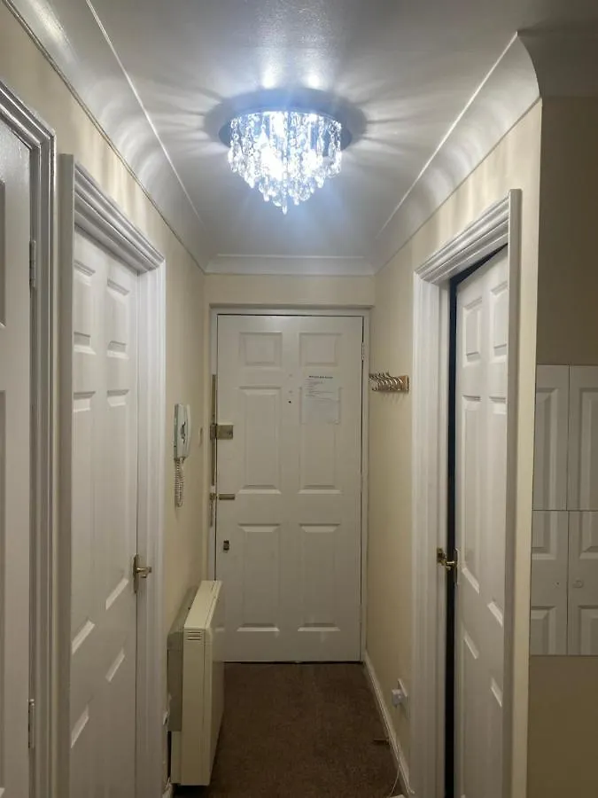 Lovely 2 Bed Flat/Apt In East London- Nice Estate. Dagenham