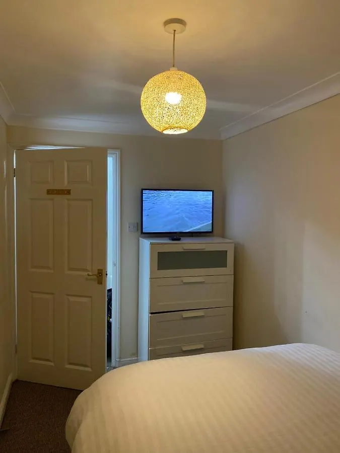 Apartment Lovely 2 Bed Flat/Apt In East London- Nice Estate. Dagenham