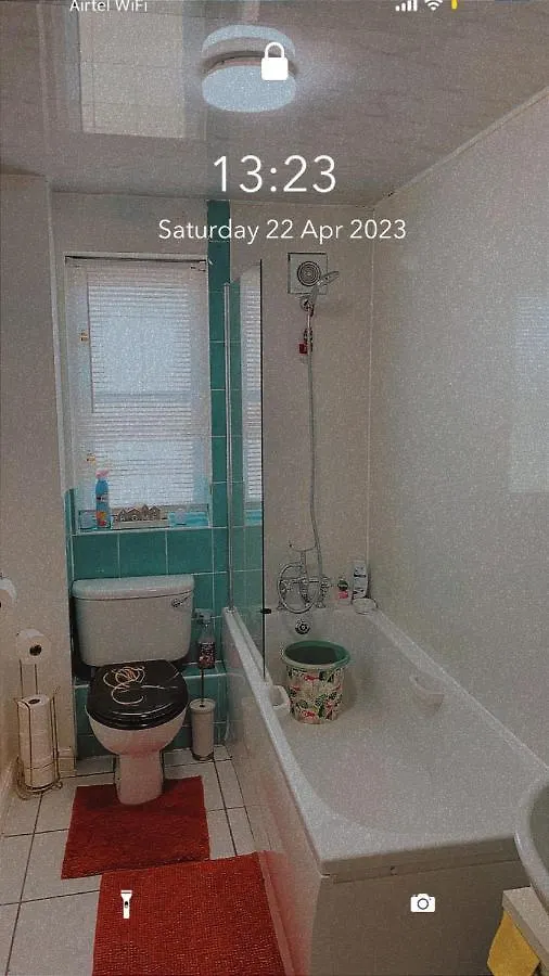 Lovely 2 Bed Flat/Apt In East London- Nice Estate. Dagenham Apartment